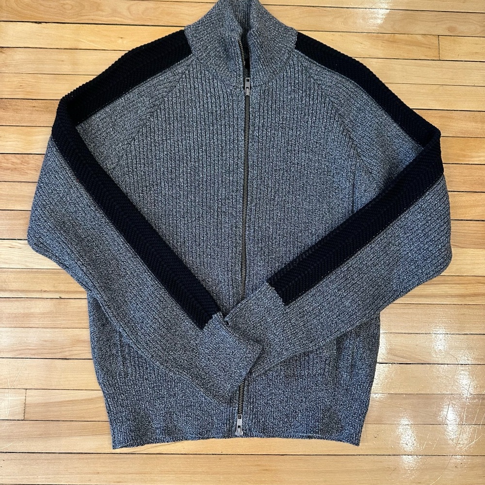 Kotn Women’s Gray and Black Sweater